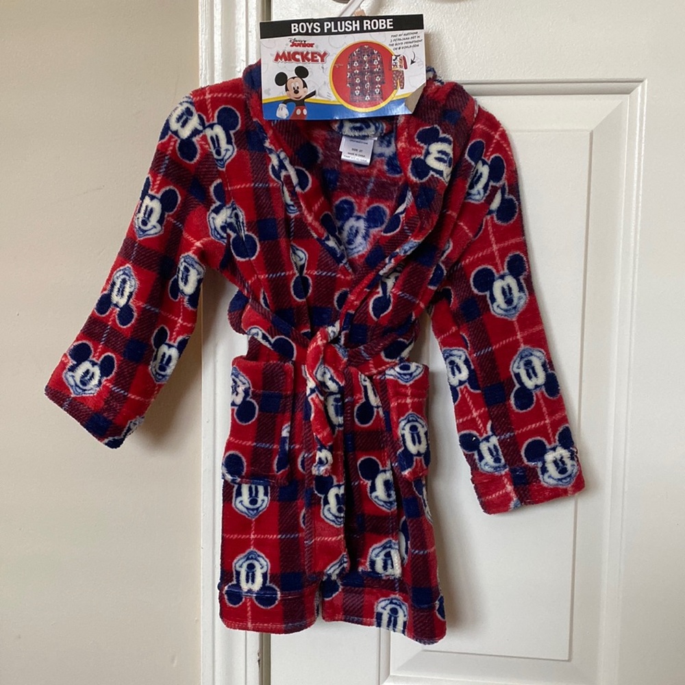 Fuzzy Mickey Mouse Bath Robe with Pockets!